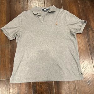 Men’s Ralph Lauren polo. Classic fit. Size medium. Like new condition.